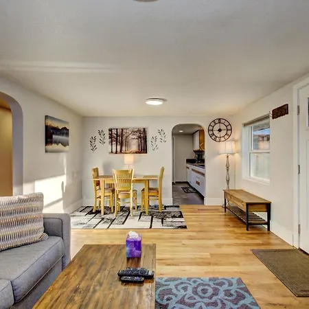 Little Blue Bungalow: Pet-Friendly Oasis near BSU and Downtown Boise